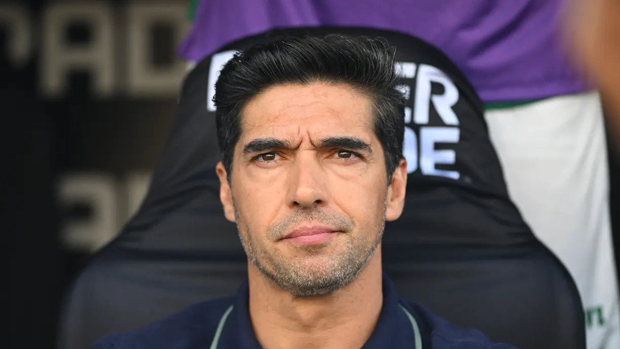Noite de pesadelo para Abel Ferreira; Ex Sporting sofre maior derrota desde que está no Palmeiras