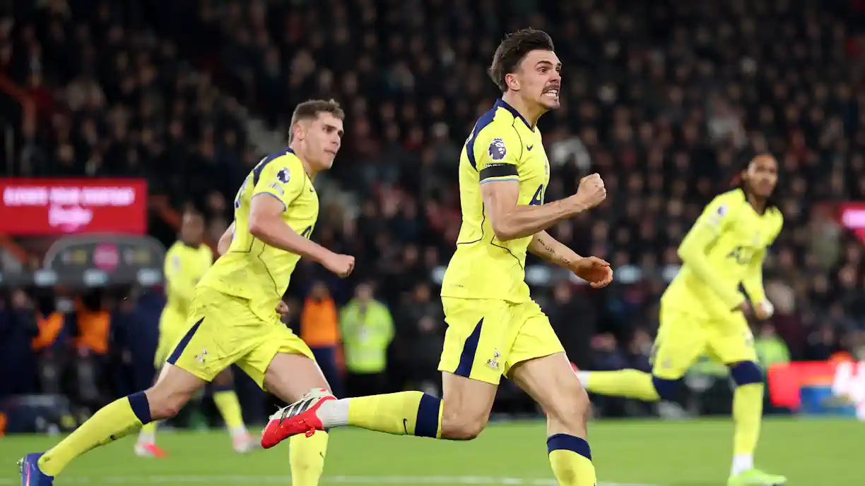 João Palhinha protagonizou momento mágico no Bournemouth – Tottenham. Fotografia de Michael Steele/Getty Images