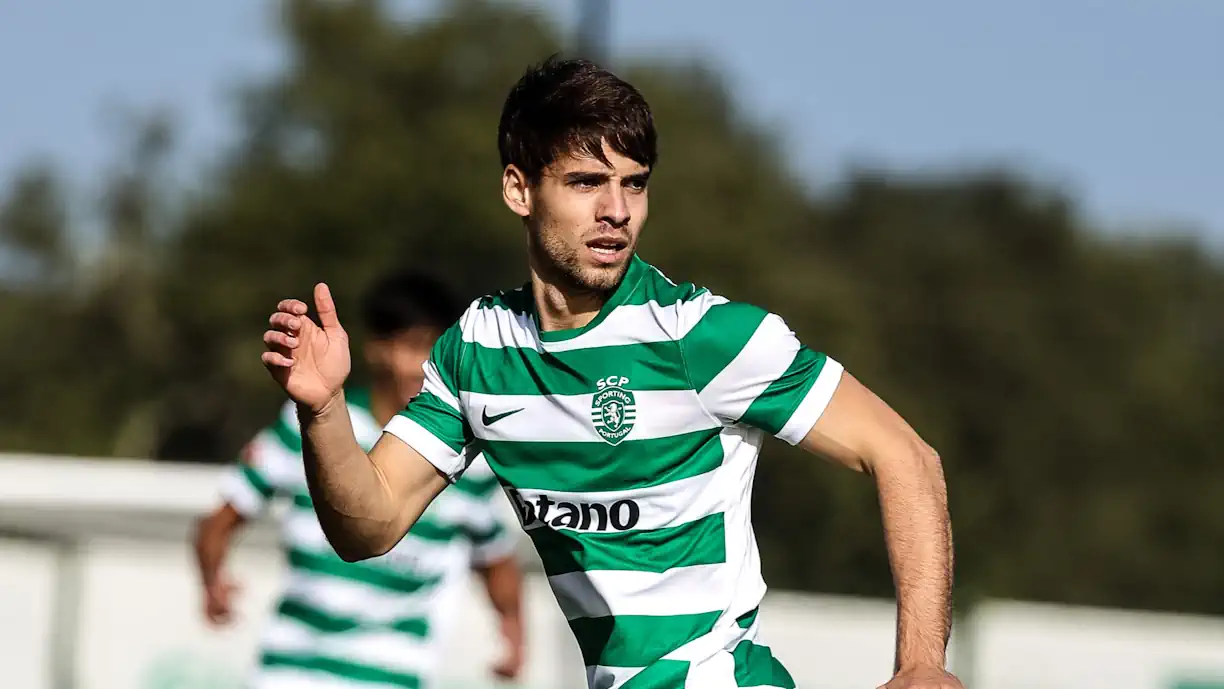Sporting B perde em casa com golo escandaloso (2-1) no regresso de Daniel Bragança