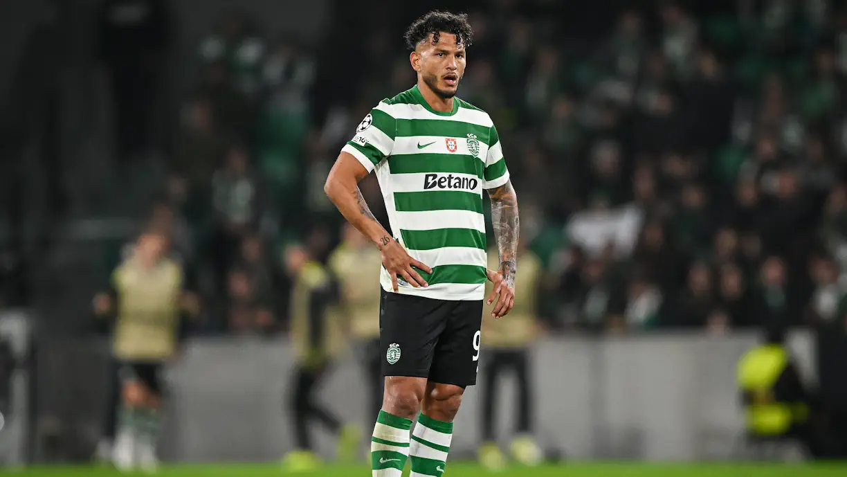 Yanis Begraoui, avançado do Estoril, aponta até agora 17 golos marcados, não estando longe dos números de Luis Suárez, camisola 97 do Sporting