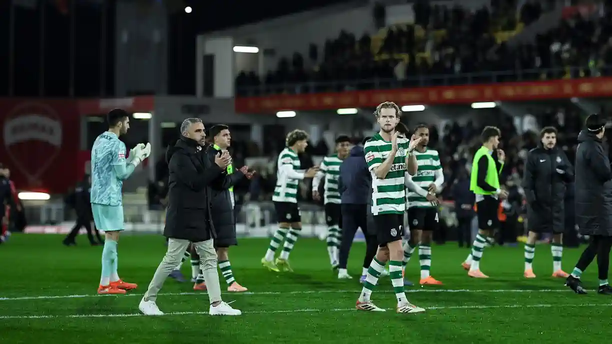 Escândalo! Árbitro do Gil - Sporting leva nota negativa: "Lance de Inácio não é para vermelho"