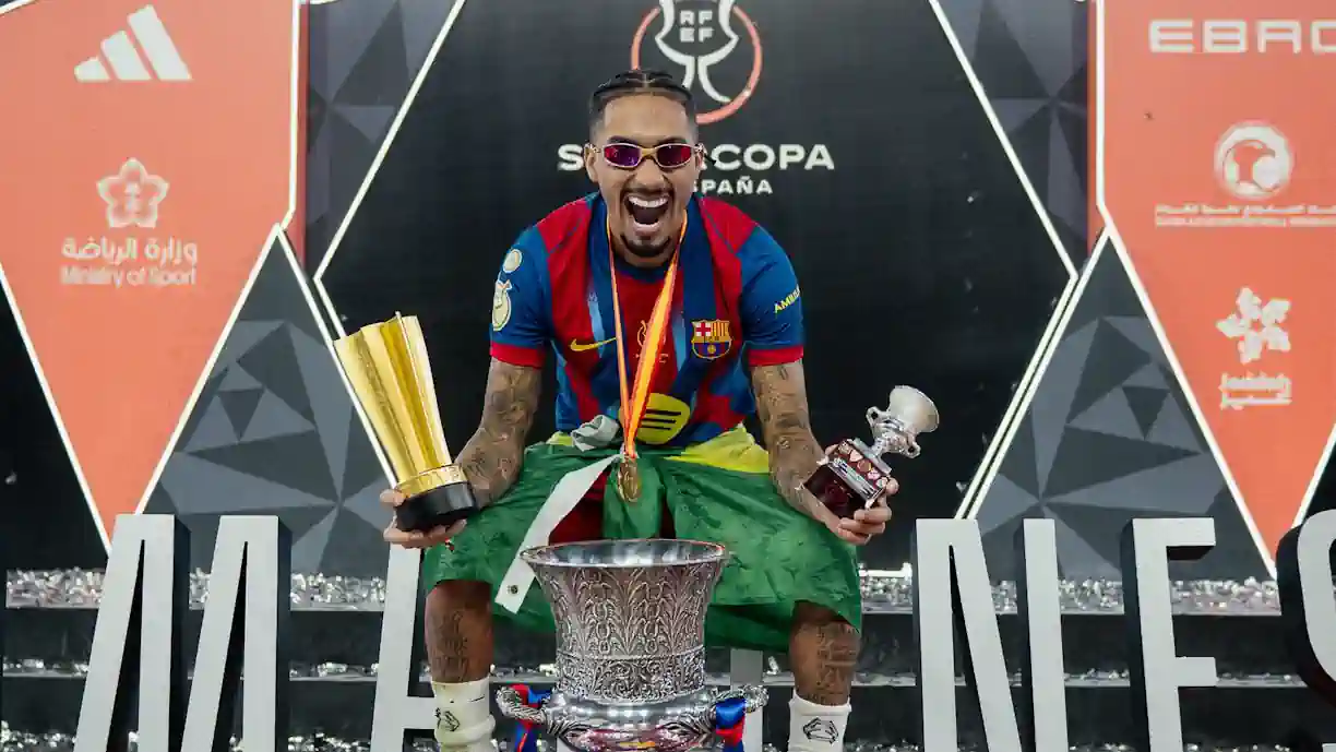 Raphinha bisa no Barcelona - Real Madrid e conquista Supertaça de Espanha (vídeo)