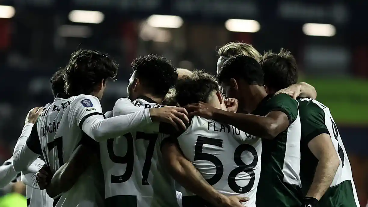 Barcelona, Manchester United, Holstein Kiel estiveram presentes no Sporting - Vitória de Guimarães para observar jogadores