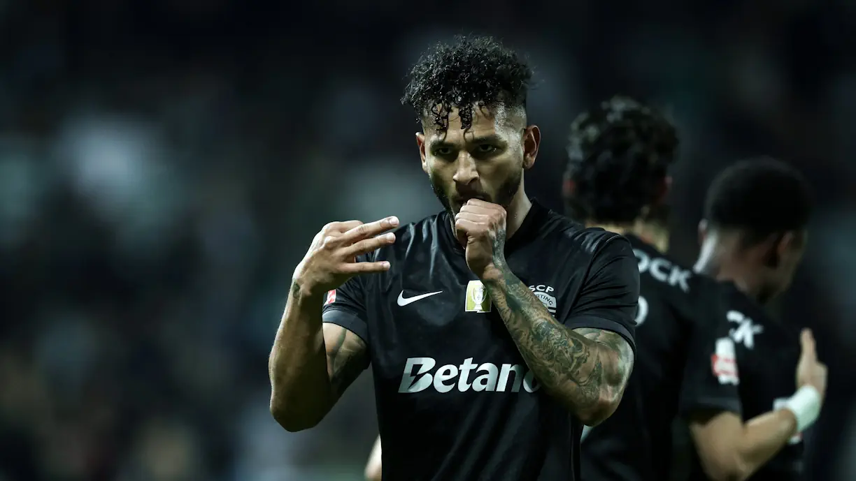 Luis Suárez mostra como se faz no Sporting e 'apanha' Pavlidis