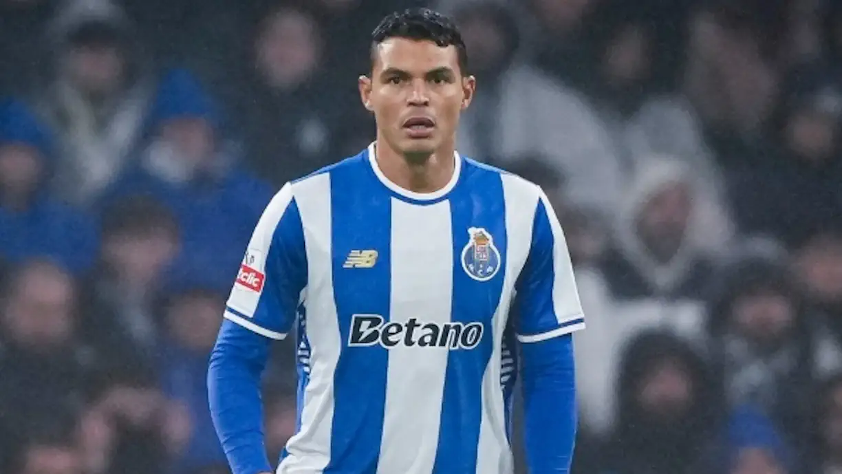 Thiago Silva deixa "boca" ao Sporting depois do Clássico: "A equipa que tinha obrigação..."