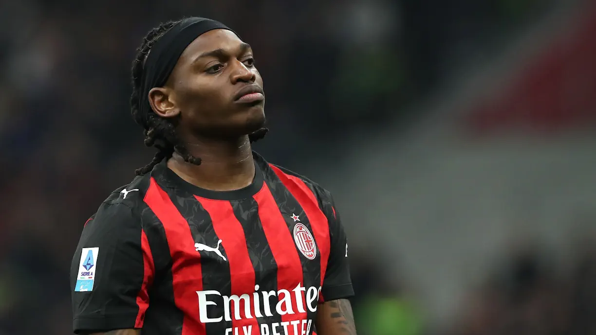 Rafael Leão irritado ao ser substituído no Lazio - Milan; Ex Sporting empurrou Allegri (Vídeo)