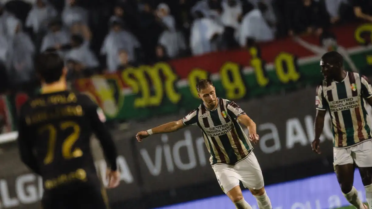 Ex Sporting que venceu Euro 2016 entrou aos 39', mas não evitou derrota pesada no Estrela - Casa Pia