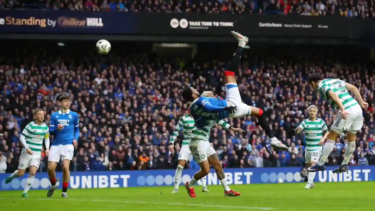 Youssef Chermiti, que tem estado em grande forma pelo Rangers, fez um golaço de bicicleta que Geovany Quenda, jogador do Sporting, não deixou passar em claro