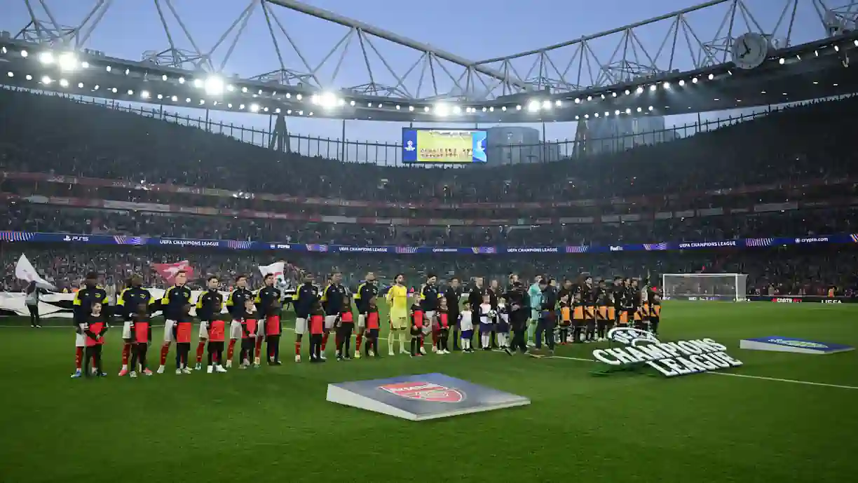 Mundo do futebol está de luto com a morte de Alex Manninger, antigo guarda-redes do Arsenal, que faleceu horas depois do duelo dos gunners com o Sporting