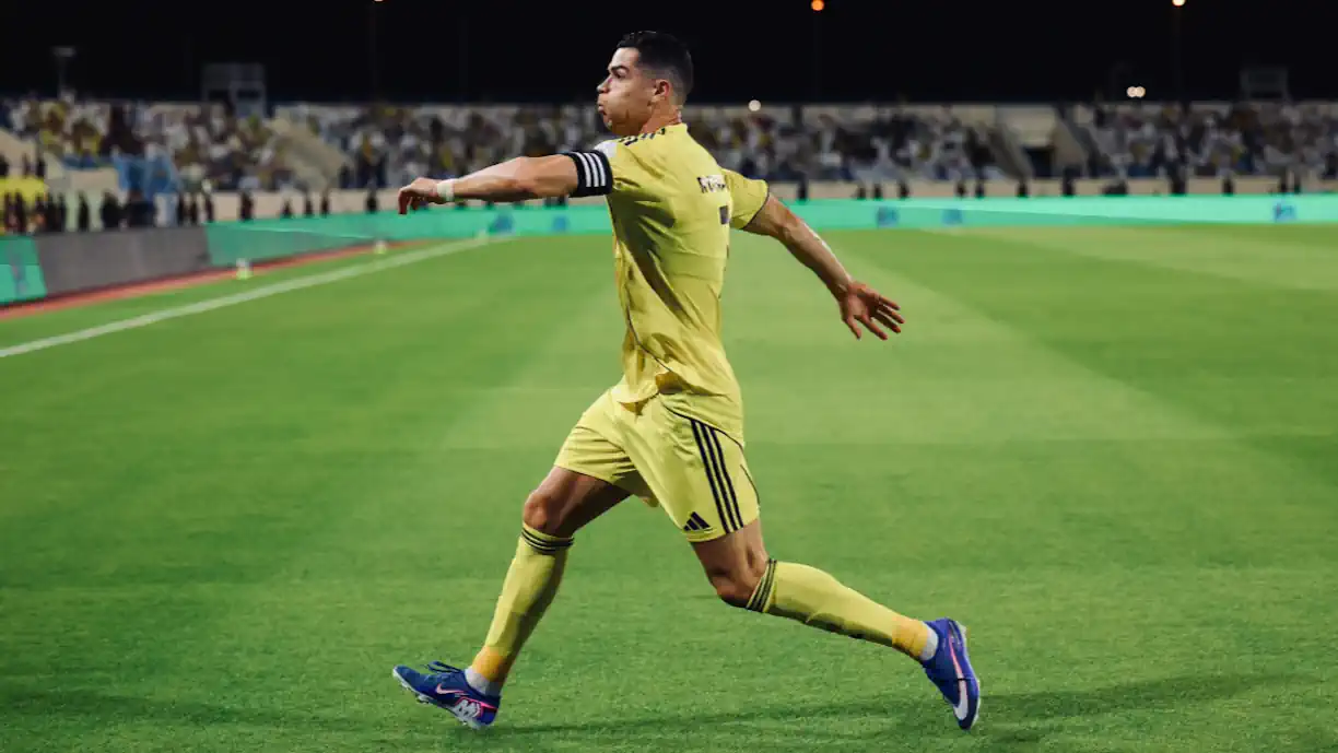 Cristiano Ronaldo marca frente ao Al Okhdoud e deixa Al Nassr a sonhar cada vez mais alto