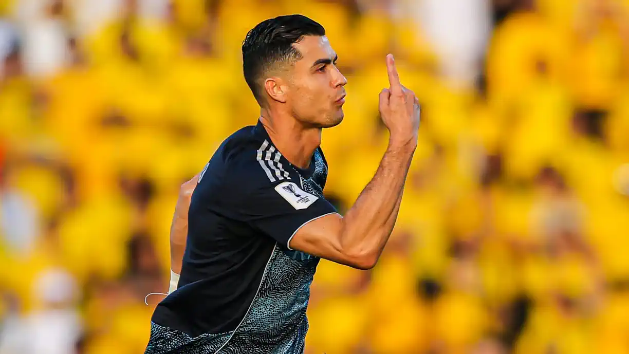 Cristiano Ronaldo volta a marcar e é o festejo que gera novo mistério (vídeo)