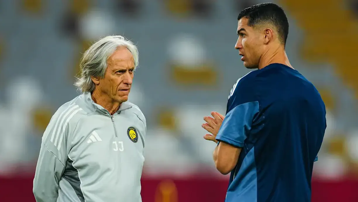 Jorge Jesus rende-se a Cristiano Ronaldo e diz que avançado o "ultrapassa" num aspeto