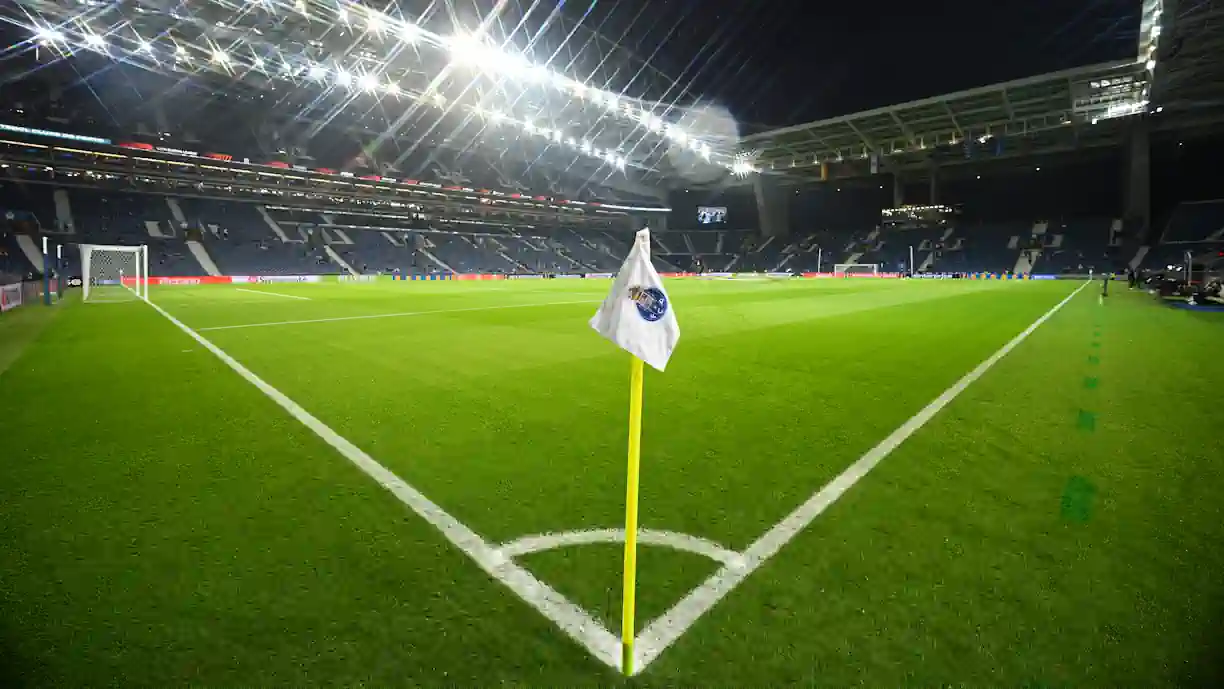 Na madrugada desta quarta-feira, horas antes do clássico frente ao Porto, Sporting foi incomodado pelo lançamento de pirotecnia