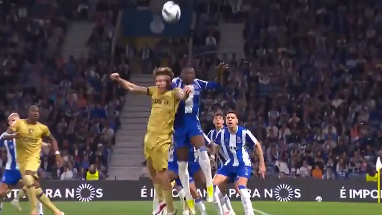 Faustino e Marco Ferreira dão negativa ao árbitro do Porto - Famalicão por erro surreal