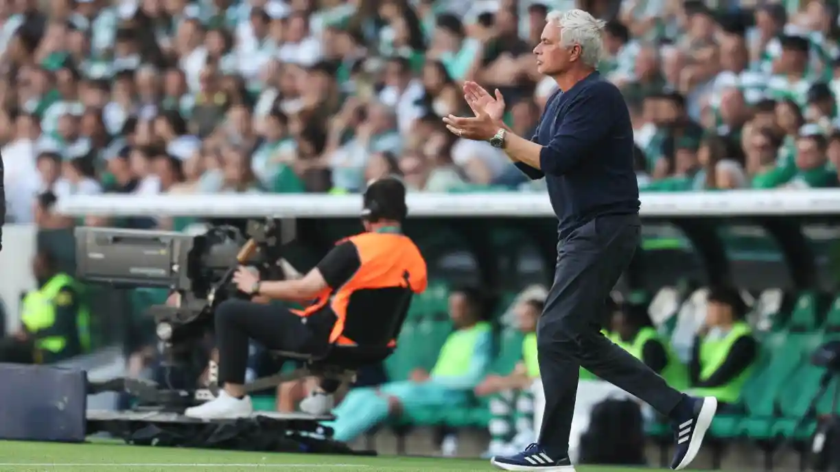 Após o Sporting - Benfica, José Mourinho fez questão de deixar algumas 'bicadas' aos verdes e brancos e aos casos de arbitragem esta época