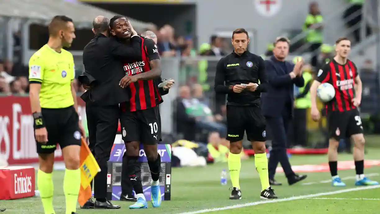 Este sábado, em jogo da 32.ª jornada da Serie A, Rafael Leão, ex Sporting, foi assobiado pelos adeptos do Milan ao ser substituído na derrota frente à Udinese 