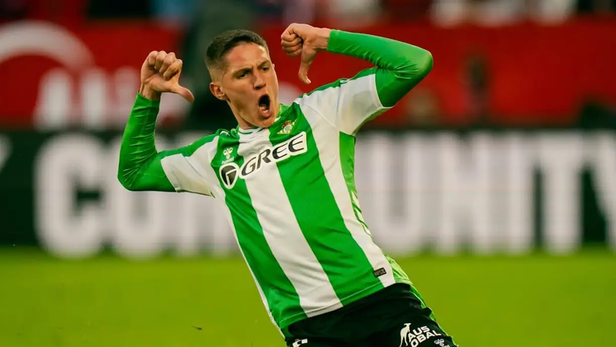 Estrutura do Sporting já avançou por Sergi Altimira e terá informado formalmente o Real Betis da intenção de contratar o médio espanhol 