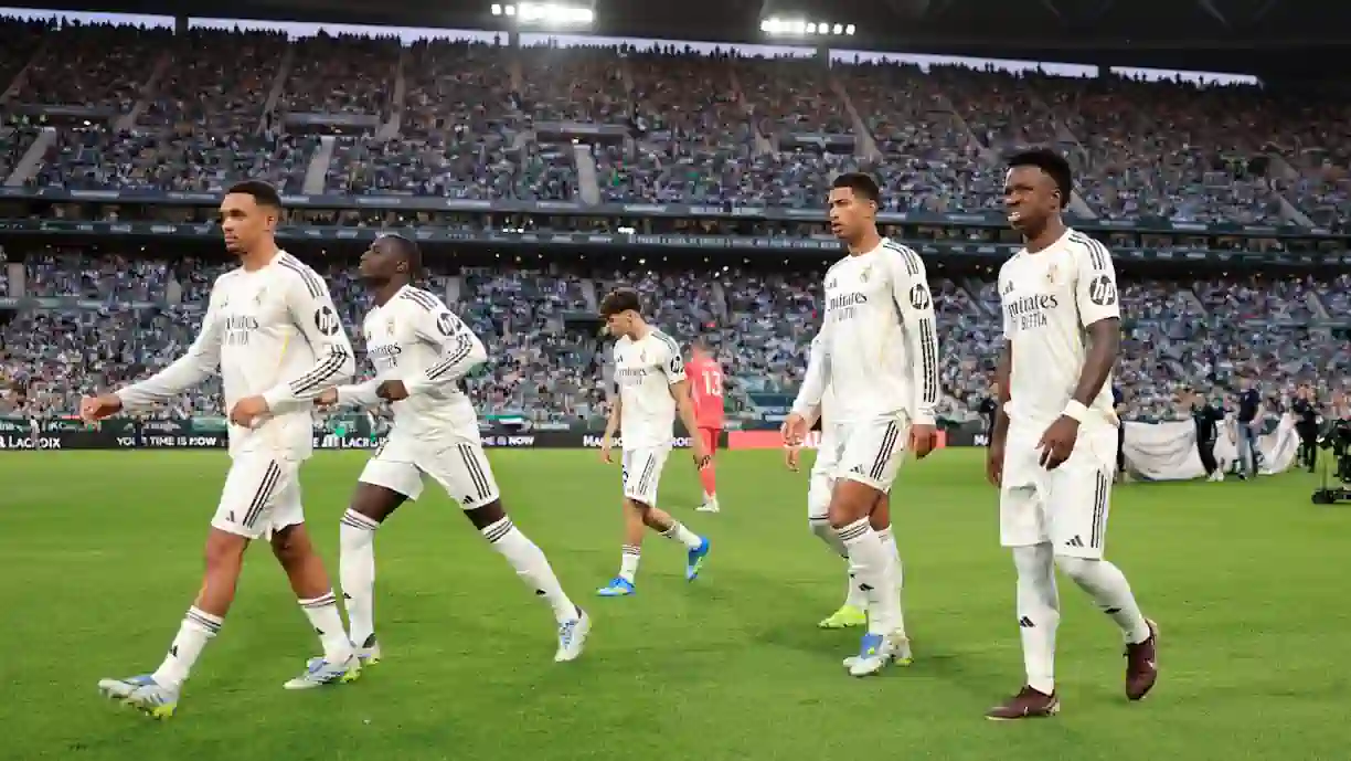 Héctor Bellerín, antigo jogador do Sporting, agora ao serviço do Real Betis, estragou a festa ao Real Madrid marcando um golo no último minuto