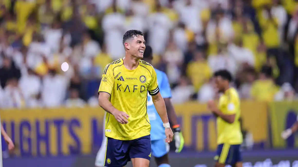 Futebolista odiado pelos adeptos do Sporting bate Maldini e faz mira a recorde de Cristiano Ronaldo