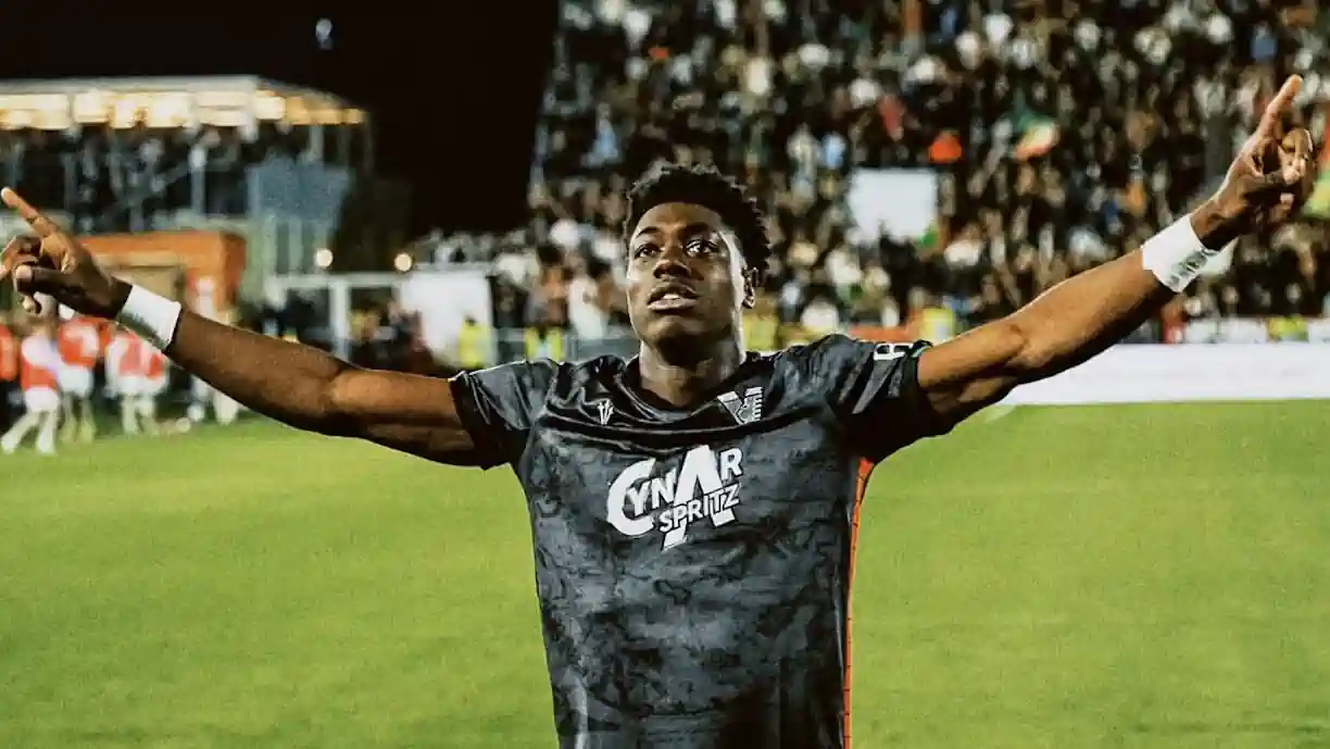 Sporting continua a dar prioridade total ao processo de contratação de Issa Doumbia, médio do Venezia, apesar da forte concorrência no dossiê