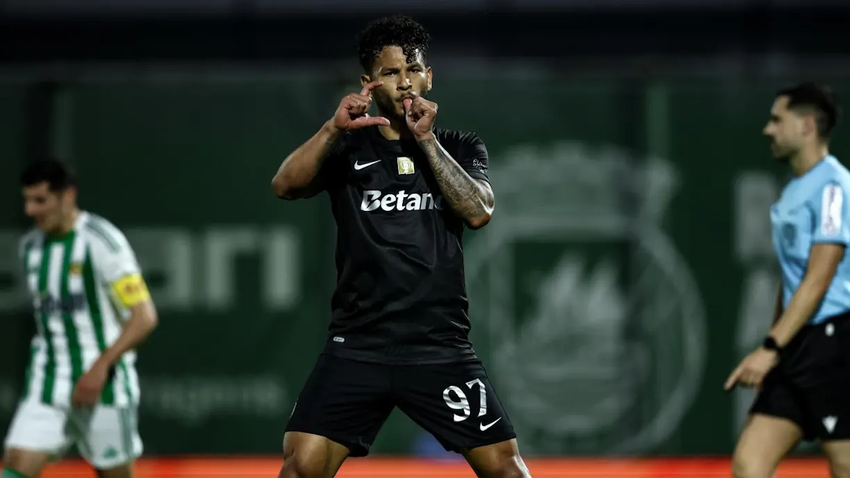 Luis Suárez aborda Rio Ave - Sporting, mas 'queixa-se': "O lance antes do penálti..."