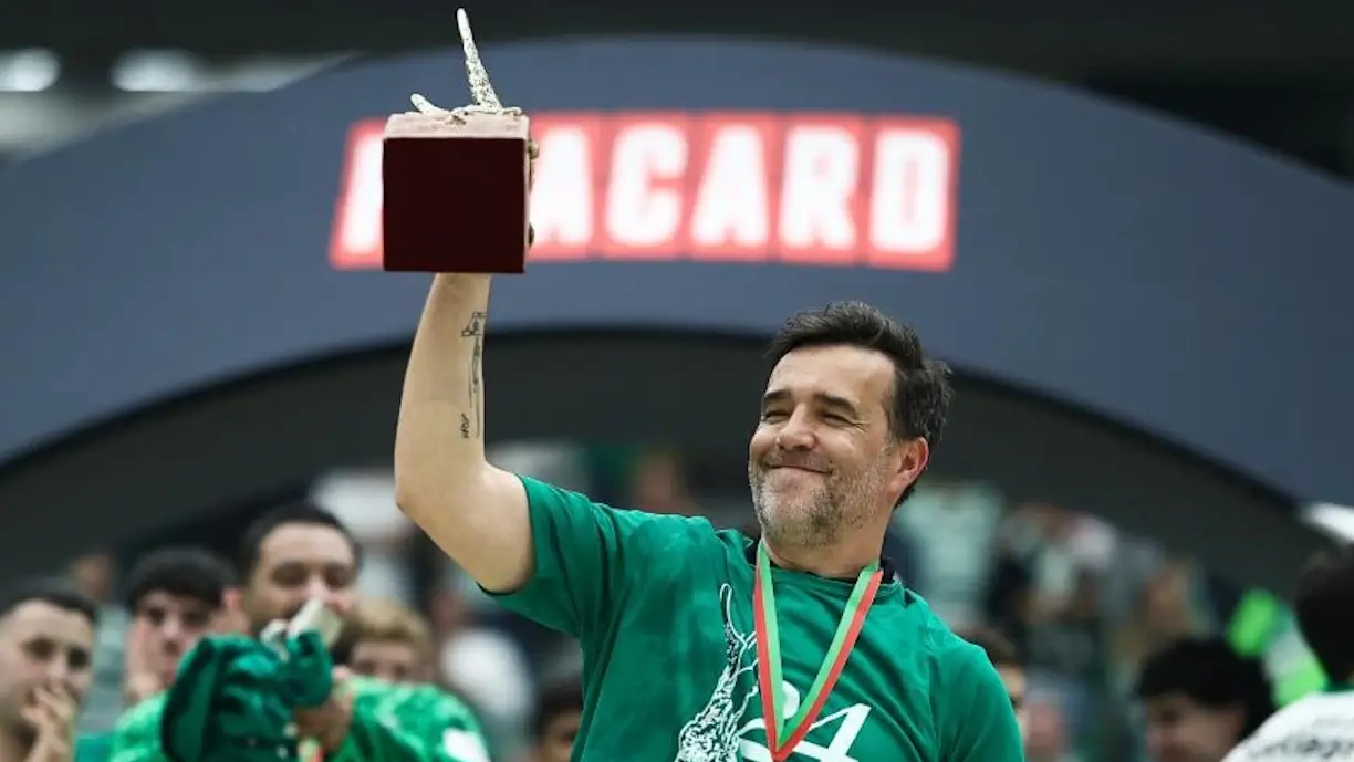 Ricardo Costa mostra-se orgulhoso do Sporting tricampeão: "Uma equipa muito especial"