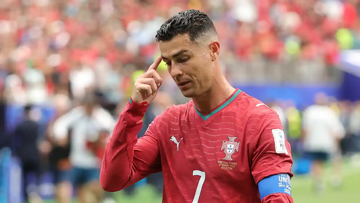"Uma estátua" e "uma sombra": Da BBC ao New York Times, Cristiano Ronaldo arrasado