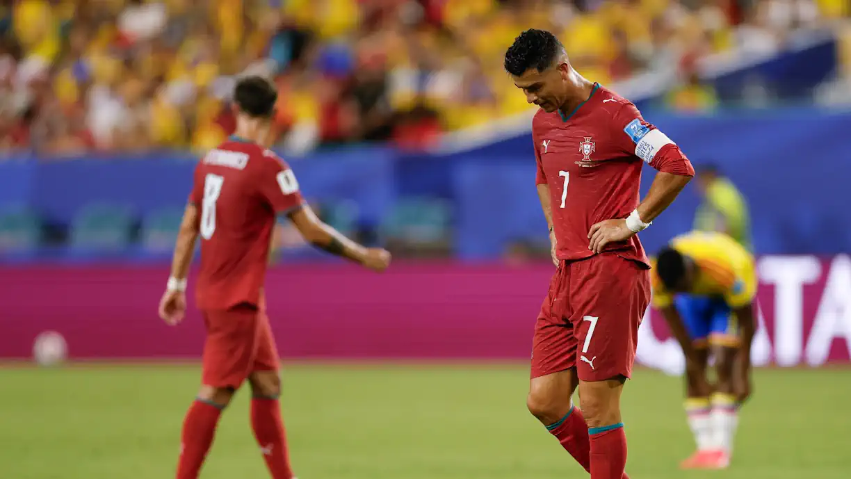 Jornal português elege Cristiano Ronaldo como o pior em campo no Colômbia - Portugal
