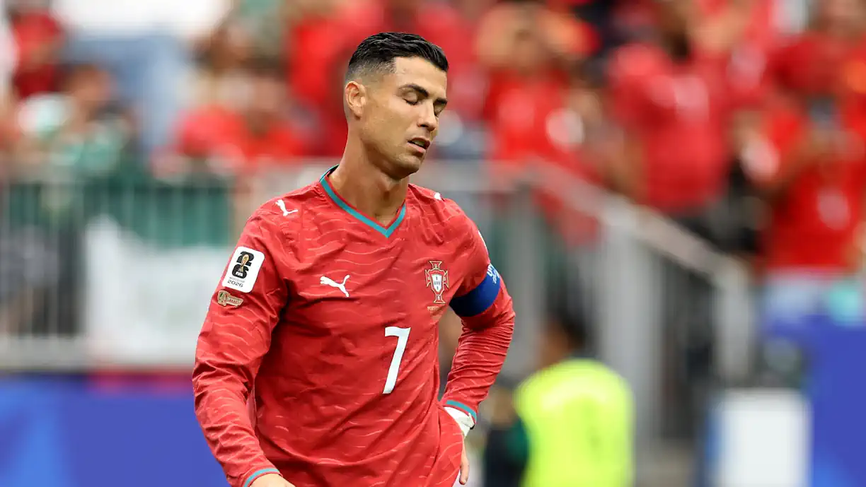 No meio do caos, Cristiano Ronaldo vem a público e deixa mensagem enigmática