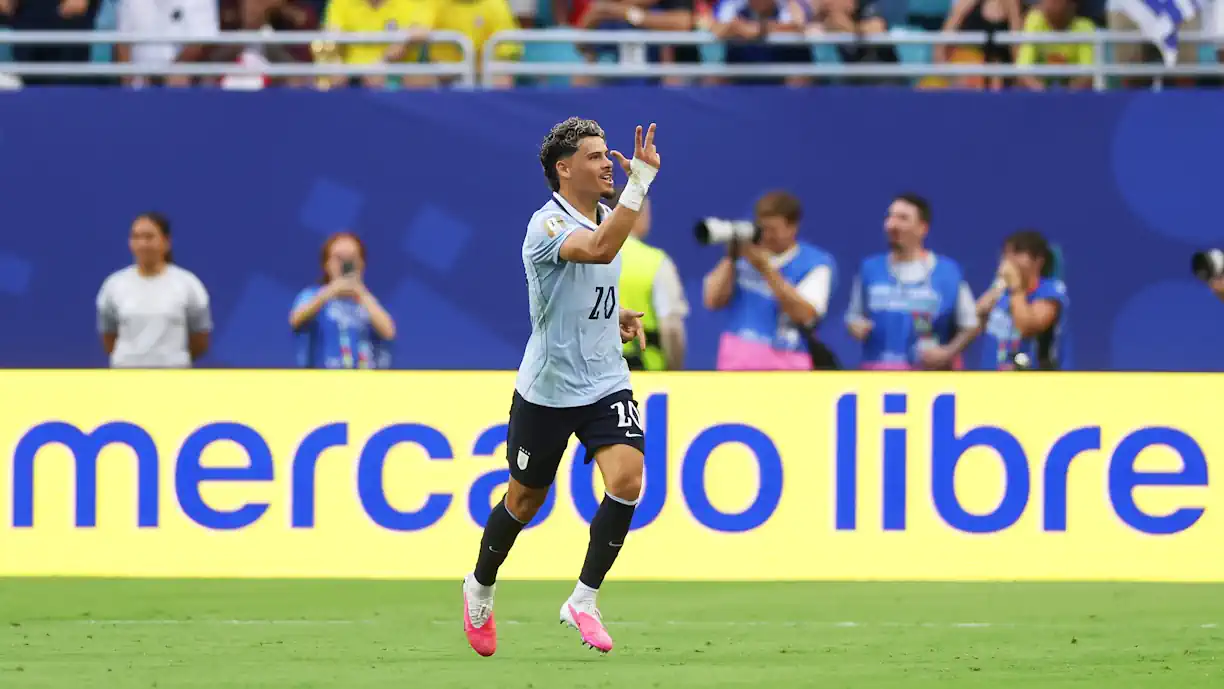 Com estreia em grande no Mundial, Maxi Araújo, lateral do Sporting, voltou a marcar e dedicou o golo a Luis Suárez