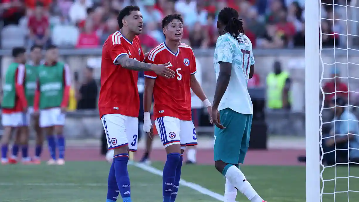 Expulsão de Rafael Leão no Portugal - Chile levantou dúvidas quanto à presença do avançado na estreia no Mundial. Fotografia de Carlos Rodrigues/Getty Images