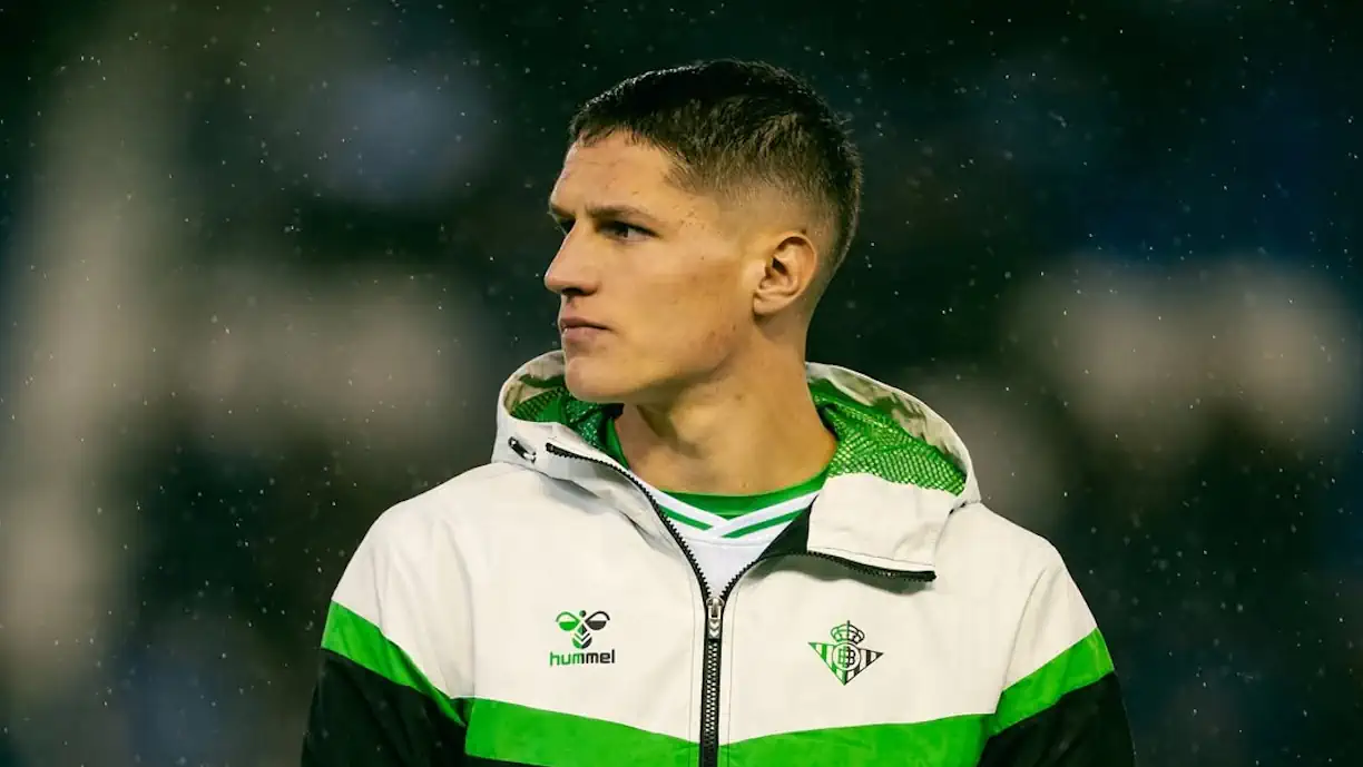 Sporting chegou a acordo com o Betis para a contratação de Sergi Altimira, garantindo a aquisição de 100% dos direitos económicos do médio espanhol