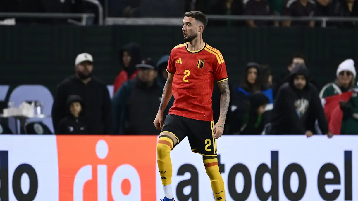 Condição física de Zeno Debast continua a suscitar preocupação na Bélgica e pode atrasar-se na pré-época do Sporting