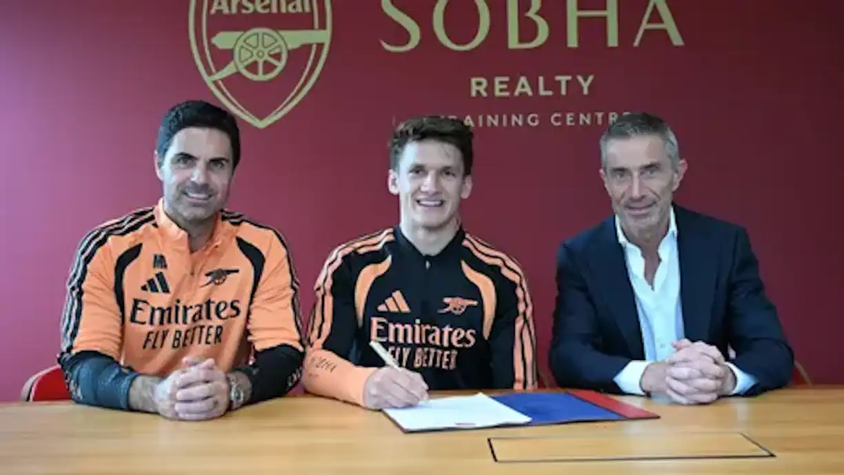 É oficial! Arsenal, de Mikel Arteta, anunciou a contratação de Christos Tzolis, alvo do Sporting, que deixa assim o Club Brugge