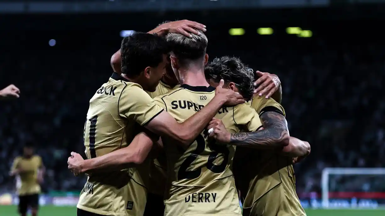 Jogador do Sporting assobiado pelos adeptos no Troféu Cinco Violinos