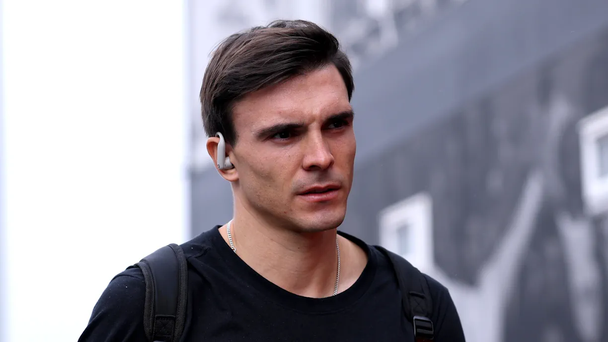 Palhinha, apontado ao Sporting, mantém forma física em Setúbal, perto do Seixal, numa altura em que Benfica e Aston Villa estão na corrida