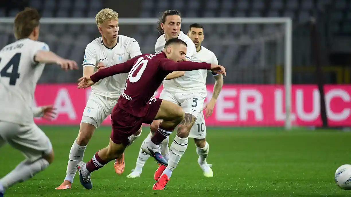 Sporting tentou garantir a contratação de Oliver Provstgaard para reforçar o eixo defensivo, mas a Lazio terá rejeitado a proposta apresentada pelos leões