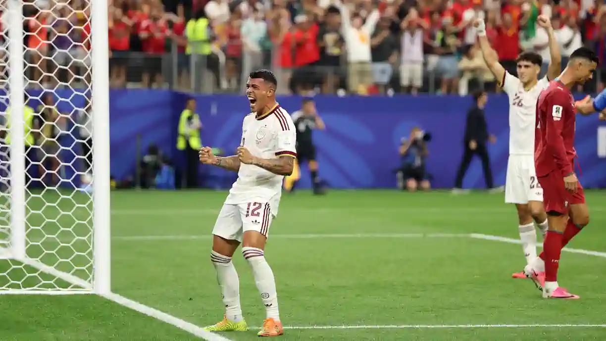 Pedro Porro pede desculpa aos adeptos do Sporting após Portugal - Espanha (vídeo)