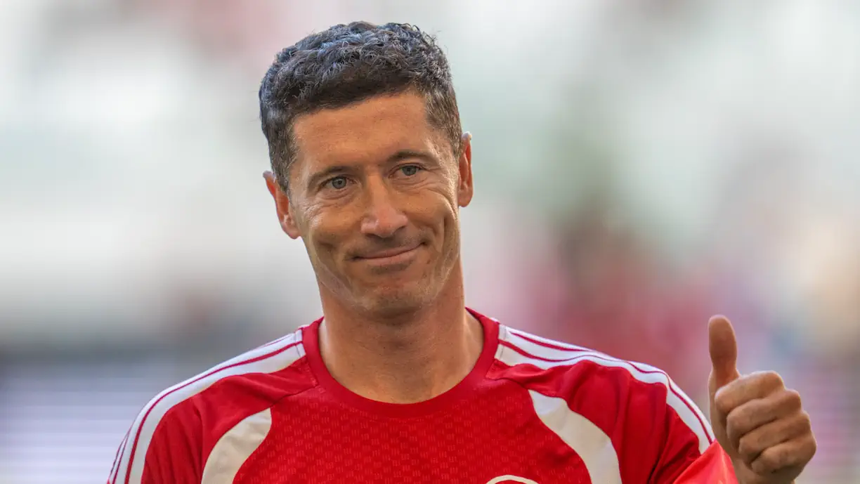 Sporting oficializou a renovação de contrato de Daniel Ciesielski, compatriota de Robert Lewandowski, que assinou um novo vínculo profissional