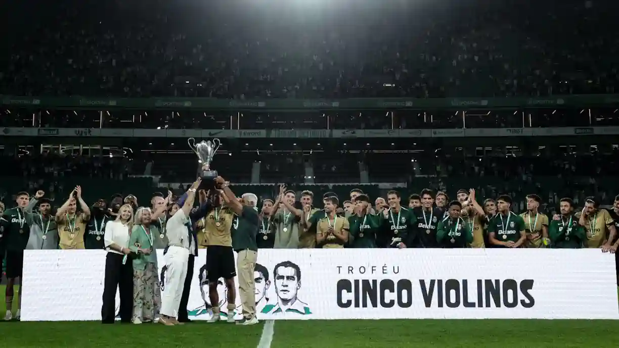 Na apresentação da equipa do Sporting antes do duelo do Troféu Cinco Violinos, Eduardo Felicíssimo não foi apresentado