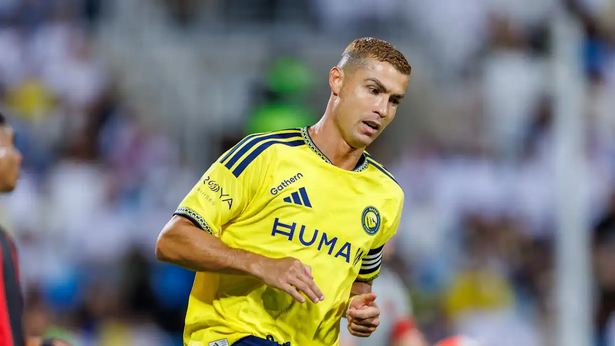 Cristiano Ronaldo substituído com Al Nassr a perder e reação chama a atenção