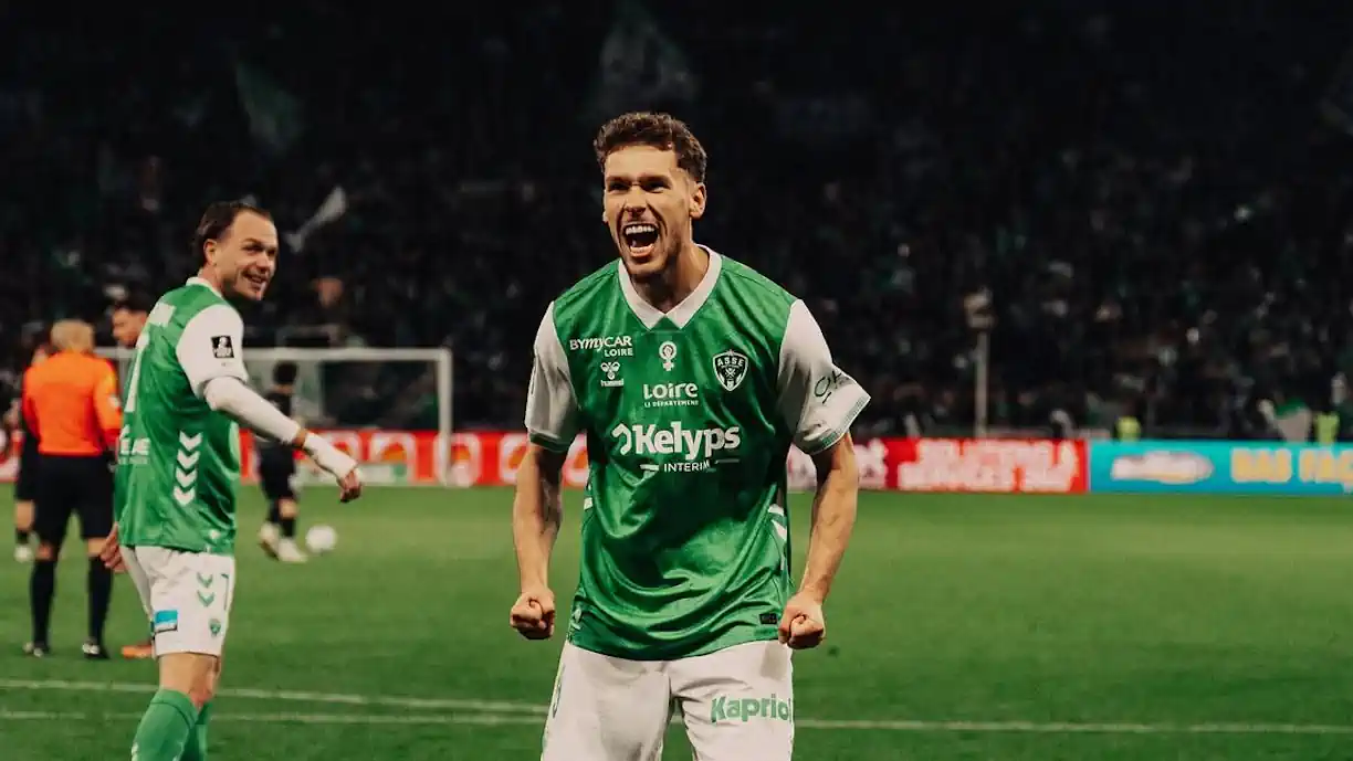 Sporting quis Lucas Stassin e avançado pode estar mesmo a caminho de Portugal... mas para um rival
