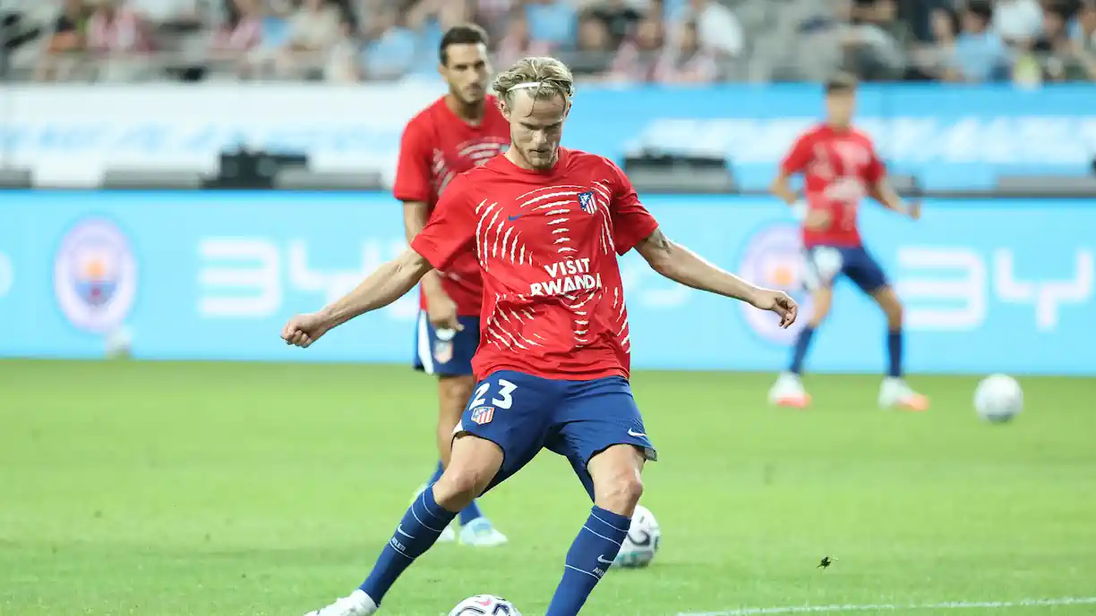 Morten Hjulmand, ex Sporting, está cada vez mais integrado no Atlético Madrid e confessa que removeu tatuagem do Arsenal