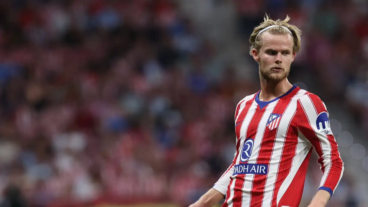 Morten Hjulmand teve uma tarde complicada ao serviço do Atlético de Madrid. O ex Sporting ficou diretamente ligado ao golo do Villarreal, ao cometer um penalti