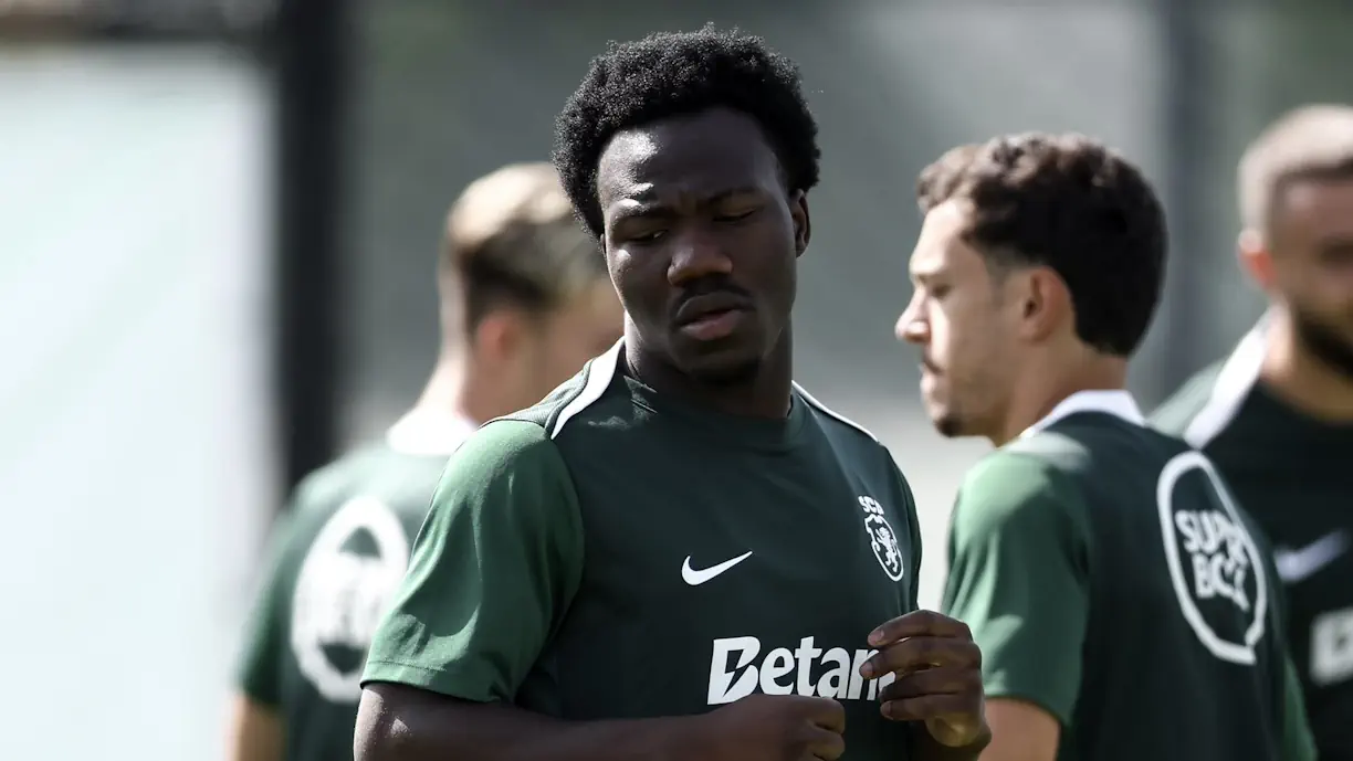 Nestory Irankunda ainda não está em condições burocráticas de ser utilizado pelo Sporting. Falta concluir a inscrição do jogador na Liga