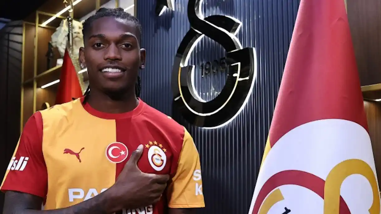 Oficial! Rafael Leão é reforço do Galatasaray e ajuda a enriquecer cofres do Sporting (Vídeo)