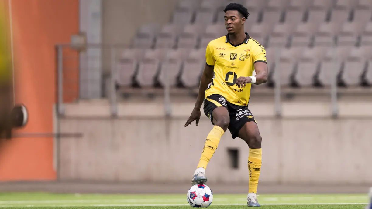 Exclusivo Leonino - Sporting está atento a Rufai Mohammed, jovem central ganês de 20 anos que representa atualmente o Elfsborg