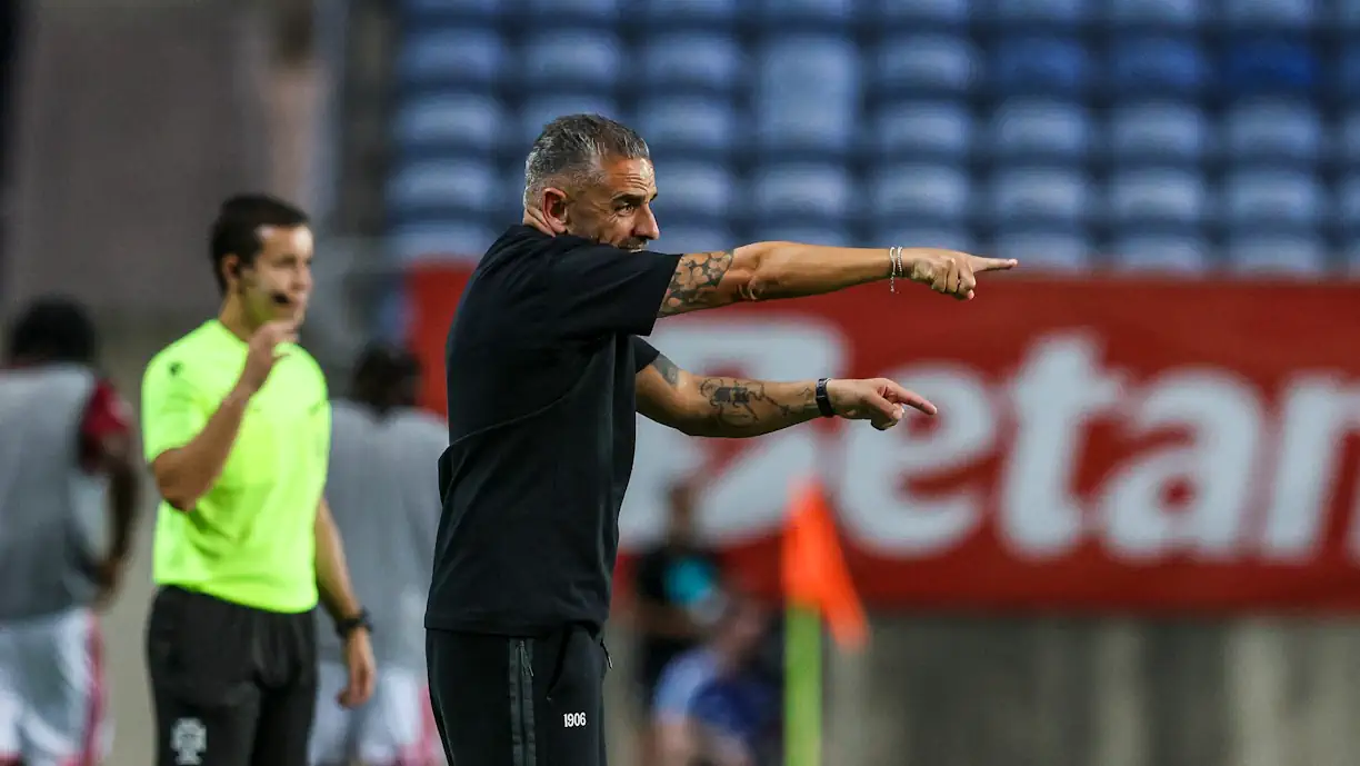 Oficial! Médio que desiludiu Rui Borges no Sporting e é reforço do Alverca