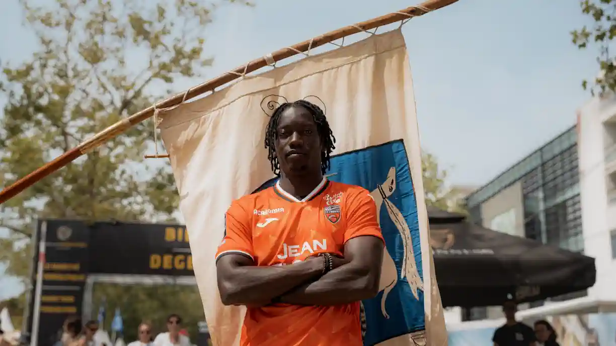 Oficial! Souleymane Faye foi anunciado como reforço do Lorient. O extremo deixa o Sporting por empréstimo, com opção de 6.5 milhões