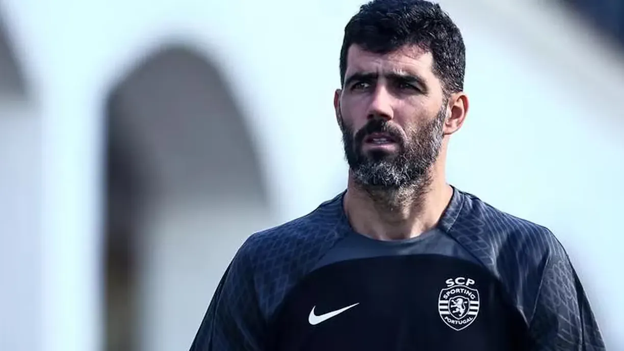 Luís Neto apanha castigo após confrontar Godinho no Famalicão - Sporting: "Não és árbitro, és..."